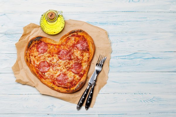 Comment organiser un dîner à thème inoubliable chez vous ?